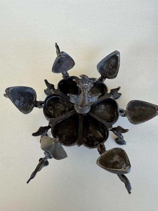 Wierookbrander - gegoten brons, koperlegering - Vouwen met, Antiek en Kunst, Curiosa en Brocante