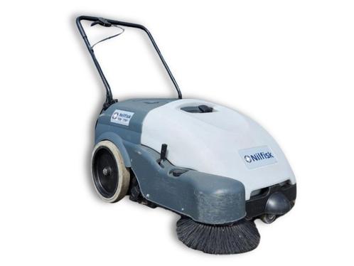 Nilfisk SW750, Tuin en Terras, Veegmachines, Zo goed als nieuw, Ophalen of Verzenden