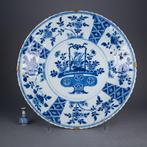 Large Kangxi Floral Basket Charger -  ca. 1700 - Bord -, Antiquités & Art