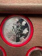 Nederland. Muntset 400 Jaar V.O.C. gemaakt van scheepshout, Postzegels en Munten