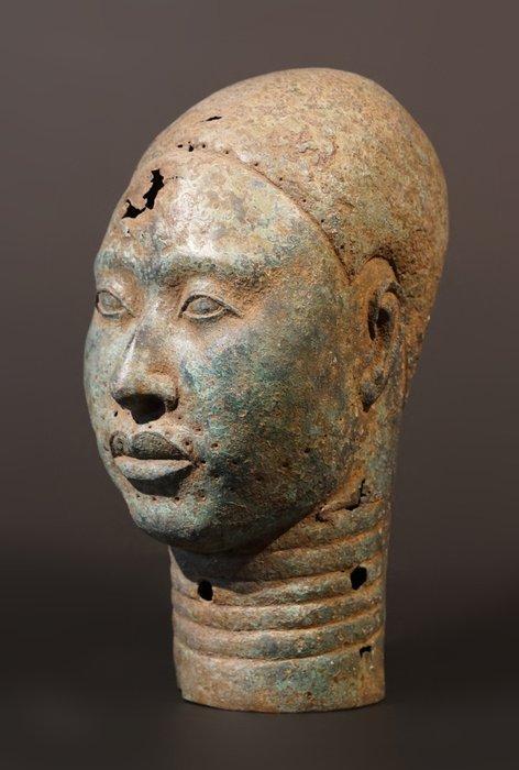 Een bronzen hoofd - Ife - Nigeria, Antiek en Kunst, Kunst | Niet-Westerse kunst