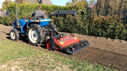 Location tracteur avec enfouisseur de pierre Massano, Services & Professionnels, Jardiniers & Paveurs, Trottoir, Grillage ou Palissade