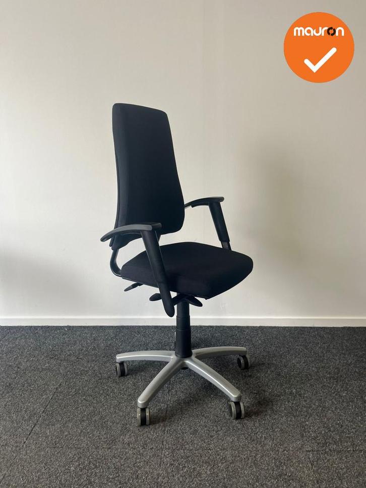 BMA Axia Pro - Nieuwe zwarte stoffering - zilvergrijs voetkr, Zakelijke goederen, Kantoor en Winkelinrichting | Kantoormeubilair en Inrichting