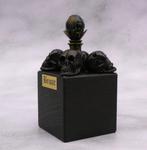 Pierre magique de bézoard animal sur socle personnalisé