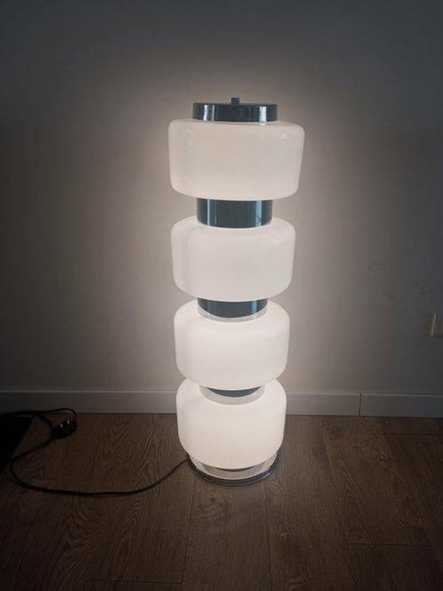 Staande lamp - Opaline glas - Ruimtevaarttijdperk, Antiek en Kunst, Antiek | Verlichting