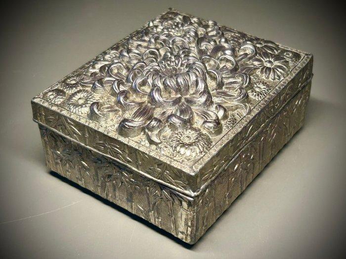 NO RESERVE - Antieke Chinese Vietnamese chrysanten- en, Antiek en Kunst, Antiek | Overige Antiek