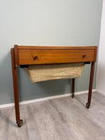 Kast - Vintage Deens teakhouten ladekastje op wieltjes -