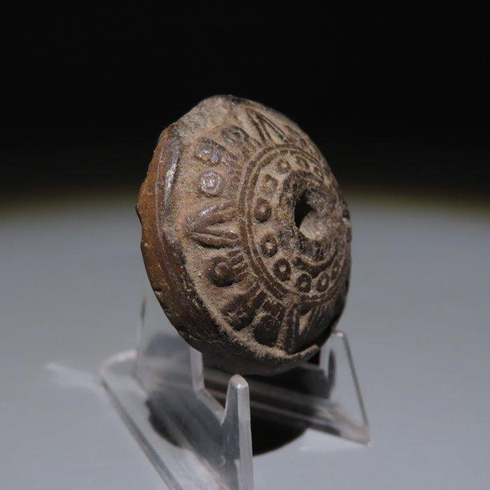 Maya Terracotta Hanger. 300-600 n.Chr. Diameter 3,2 cm., Verzamelen, Mineralen en Fossielen