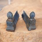 Vuurbok (2) - Chenets - dennenappels - neoclassicistische, Antiek en Kunst