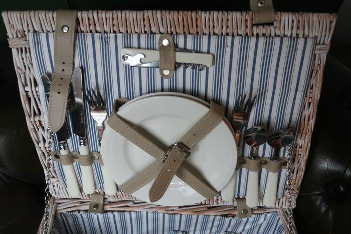 Picknickmand - riet, metaal, porselein - 2 personen, Antiek en Kunst, Curiosa en Brocante
