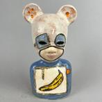 Iwo Rynkiewicz (1970) - „BANAN” Hand made Ceramic Figure, Antiek en Kunst