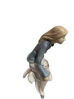 Lladró, Lladró - Beeldje - Ragazza seduta con cappello -