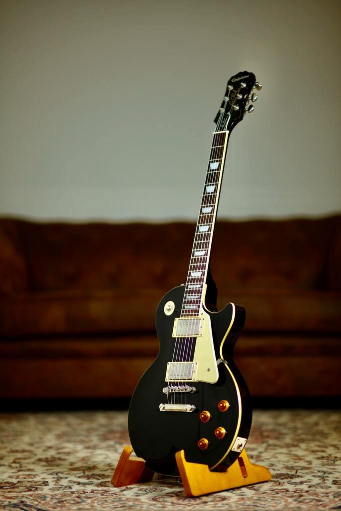 Epiphone Les Paul Standard 2015 | Ebony, Musique & Instruments, Instruments à corde | Guitares | Électriques, Envoi