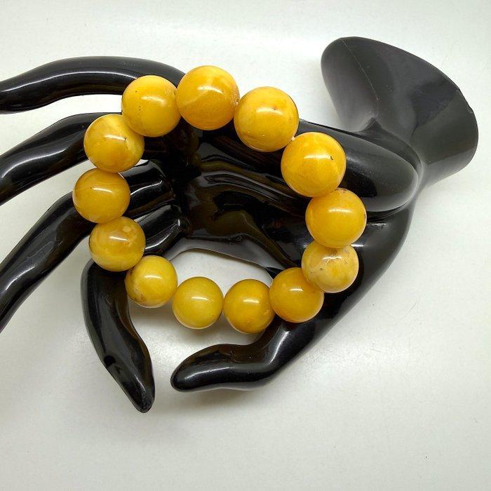 Armband met Baltische barnsteen kralen in eierdooierkleur,, Antiek en Kunst, Curiosa en Brocante