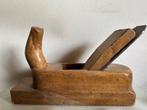Outil, Premier avion de menuiserie - Bois