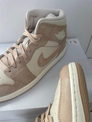 Nike - WMNS Air Jordan 1 Mid SE – Legend Light Brown -