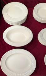 Wedgwood - Service de dîner (72) - Faïence fine - Servies