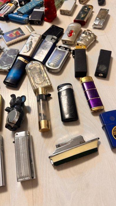 Aansteker - Brons, Plastic, Zinklegering - (209), Verzamelen, Rookartikelen, Aanstekers en Luciferdoosjes
