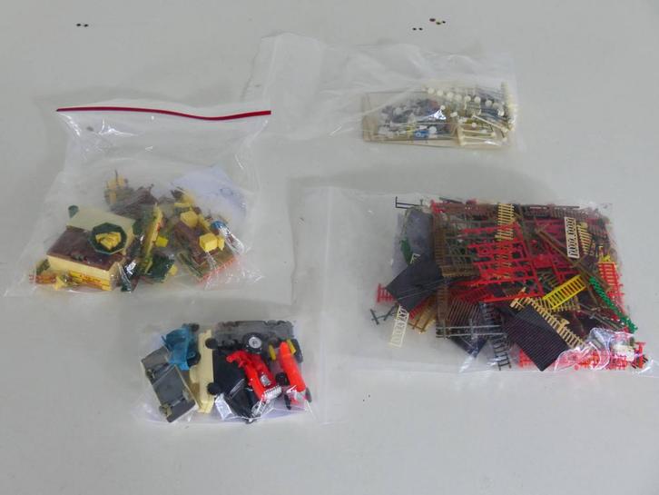 Schaal H0 Set divers verkeersset - ass. hekwerk - ass hek..., Hobby en Vrije tijd, Modeltreinen | H0, Brug, Tunnel of Gebouw, Gebruikt