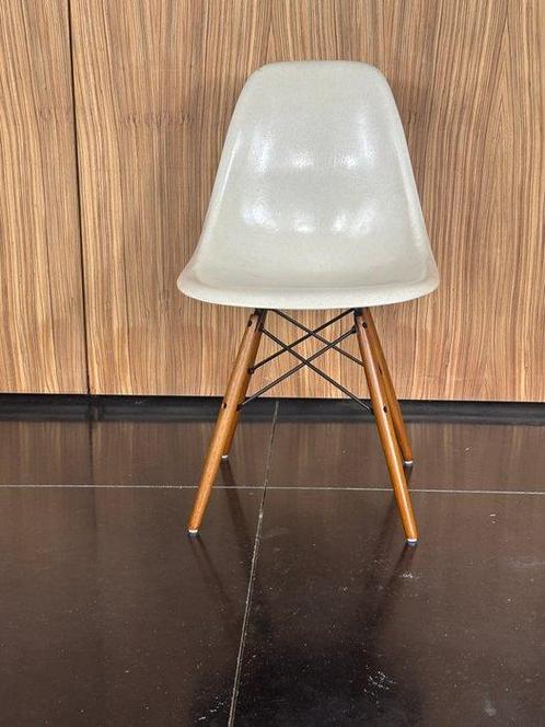 Charles Eames, Ray Eames - Chaise - DSW - Bois, Fibre de, Antiek en Kunst, Antiek | Meubels | Stoelen en Sofa's