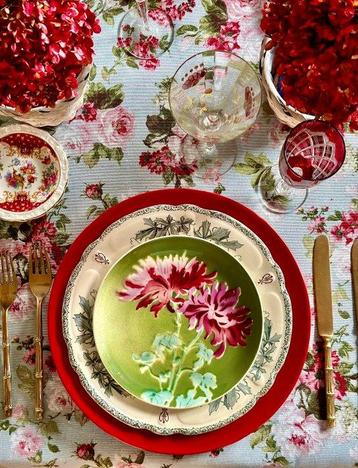 Nappe à imprimé floral victorien pour grandes tables. -