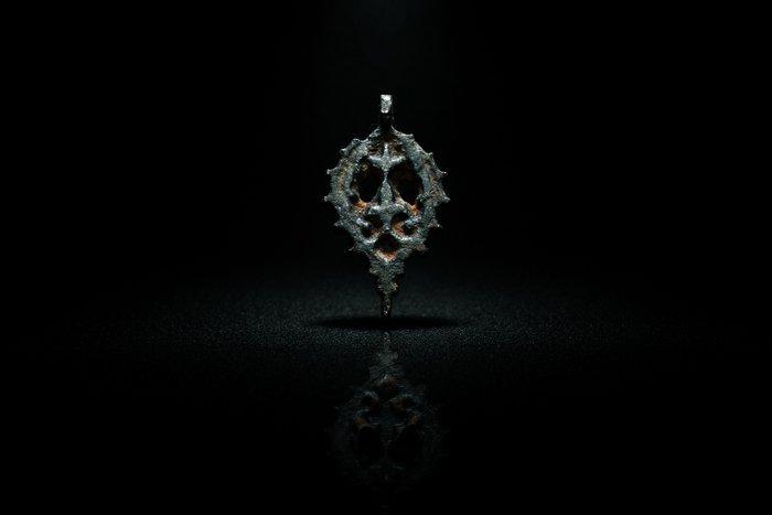 Viking periode Amulet van het heilige blad dat uit Yggdrasil, Handtassen en Accessoires, Antieke sieraden