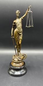 Beeldje - Bronzen beeld van Vrouwe Justitia. - Brons,