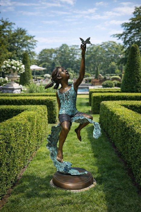 Beeld, Bronze - Girl with Butterfly - 114.5 cm - Brons, Antiek en Kunst, Kunst | Designobjecten