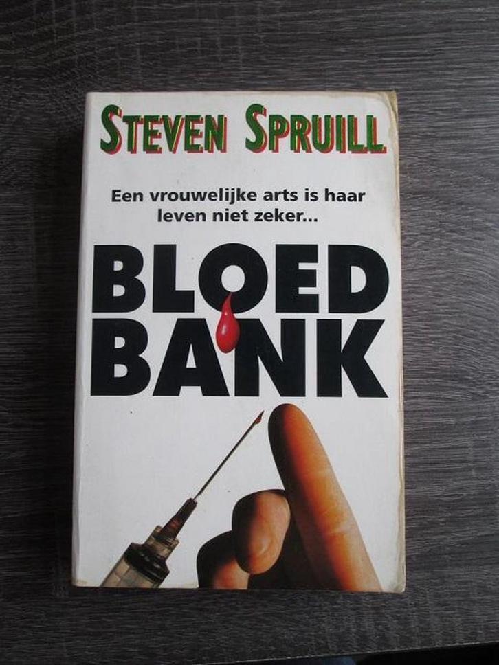 Bloedbank / Parel pockets 9789022519929 Steven Spruill, Boeken, Thrillers, Gelezen, Verzenden
