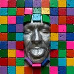 Gregos - Silver effect mockery behind colored bricks