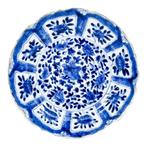 Kangxi blue and white porcelain charger with Artemisia leaf