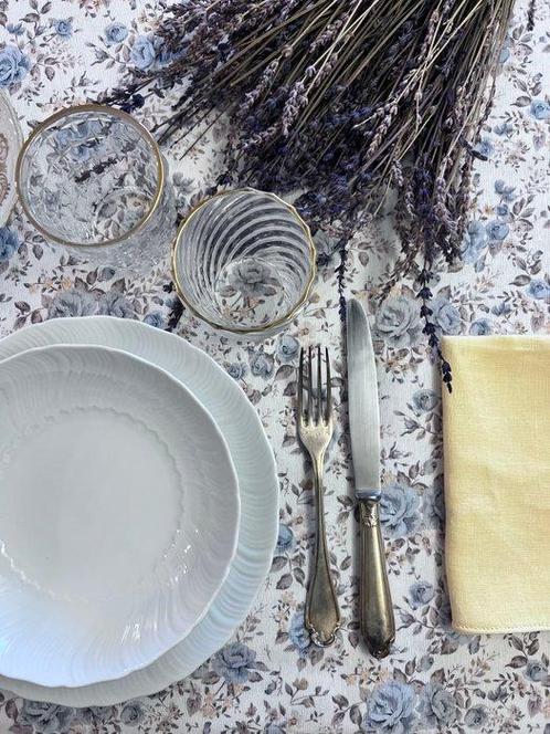 Nappe romantique pour de grands banquets. Élégance florale., Antiek en Kunst, Antiek | Tapijten, Tafelkleden en Textiel