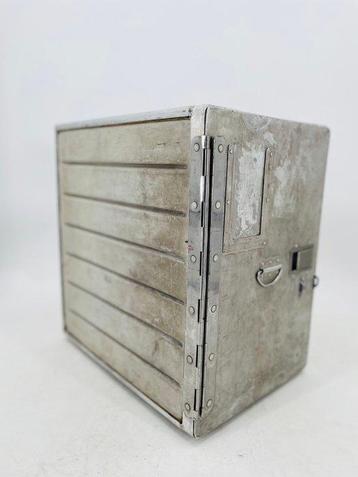 Driessen Aviation - Container - Britannia Airways galley