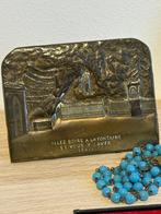 Lot de 68 médailles et objets religieux (66) - Acier, Bois -