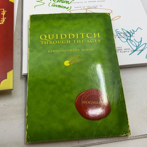 J.K. Rowling - Schoolbooks Hogwarts & Two Harry Potter, Antiek en Kunst, Antiek | Boeken en Manuscripten
