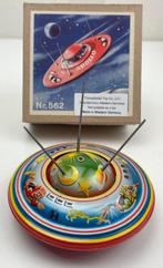 Blomer & Schüler, St. John - Tin friction Flying Saucer en, Antiek en Kunst
