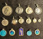 Loting van 15 medailles en reliquieën (15) - Zilver, Glas,, Antiek en Kunst