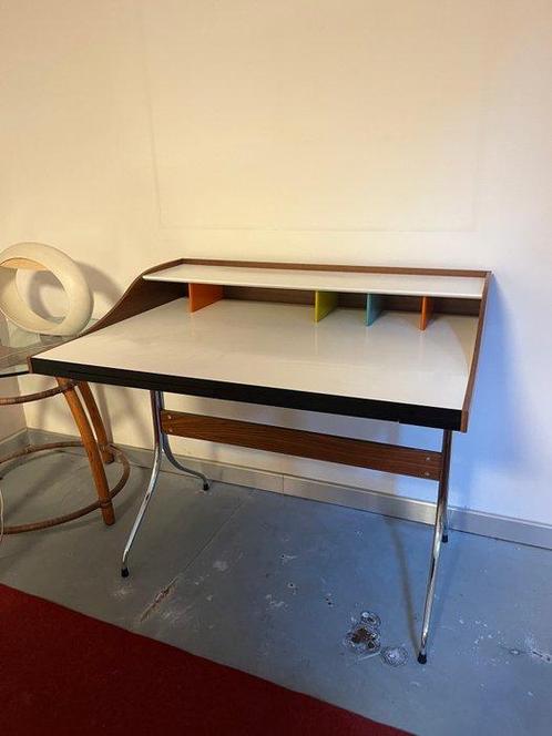 Vitra - George Nelson - Bureau - Noyer, Antiek en Kunst, Kunst | Designobjecten