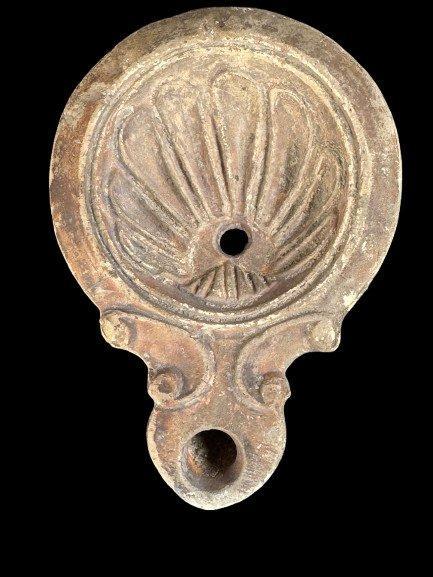 Oud-Romeins Terracotta Oliënlamp met rozetversiering met het, Verzamelen, Mineralen en Fossielen