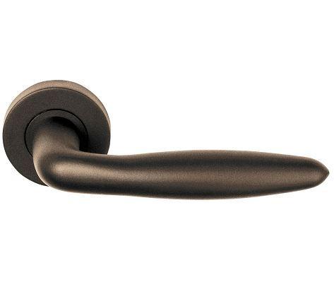 Deurklink Sigaar model op ronde rozet brons, Doe-het-zelf en Bouw, Hang- en Sluitwerk, Klink of Kruk, Nieuw, Overige materialen