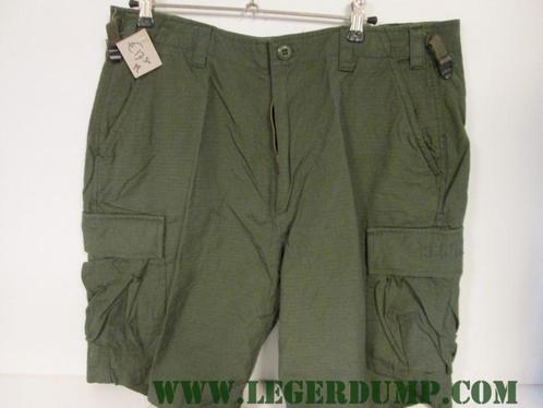 Korte broek groen met streepje (Korte broeken, Kleding), Kleding | Heren, Broeken en Pantalons, Nieuw, Verzenden