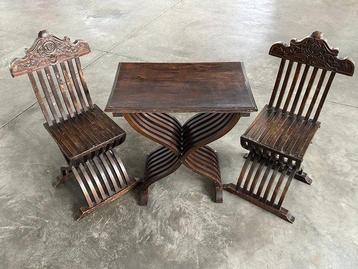 Stoel - Hout - Paar stoelen en tafel in geëboniseerd hout