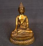 Beeldje - Serene Brass Buddha Sculpture: Symbol of Harmon