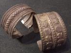 2 bracelets ouverts antiques en argent du Waziristan -, Antiek en Kunst