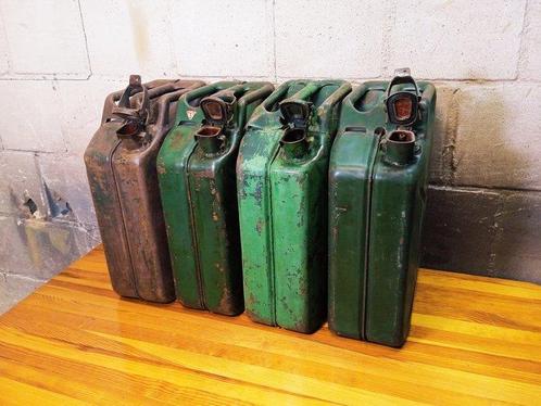 Jerrycan (4) - Vintage militaire canister - Staal, Antiek en Kunst, Antiek | Wandborden en Tegels