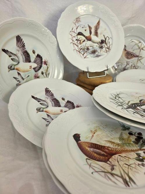 W - Wawel porcelana - Poland Pologne - à décor de gibiers à, Antiek en Kunst, Antiek | Meubels | Tafels