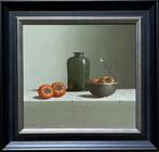 Leo Pors (1952) - 17e Eeuws V.O.C.-flesje en kakifruit, Antiek en Kunst