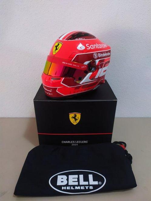 Ferrari - Charles Leclerc - 2024 - Schaal 1/2 helm, Verzamelen, Automerken, Motoren en Formule 1