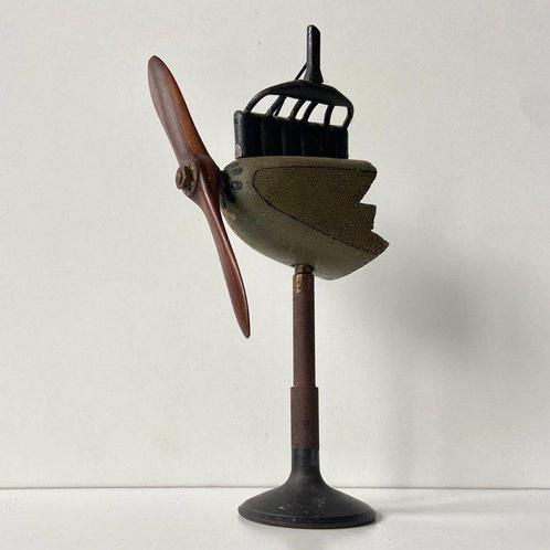 Figure - Une maquette en bois dune pièce davion, Antiek en Kunst, Antiek | Wandborden en Tegels