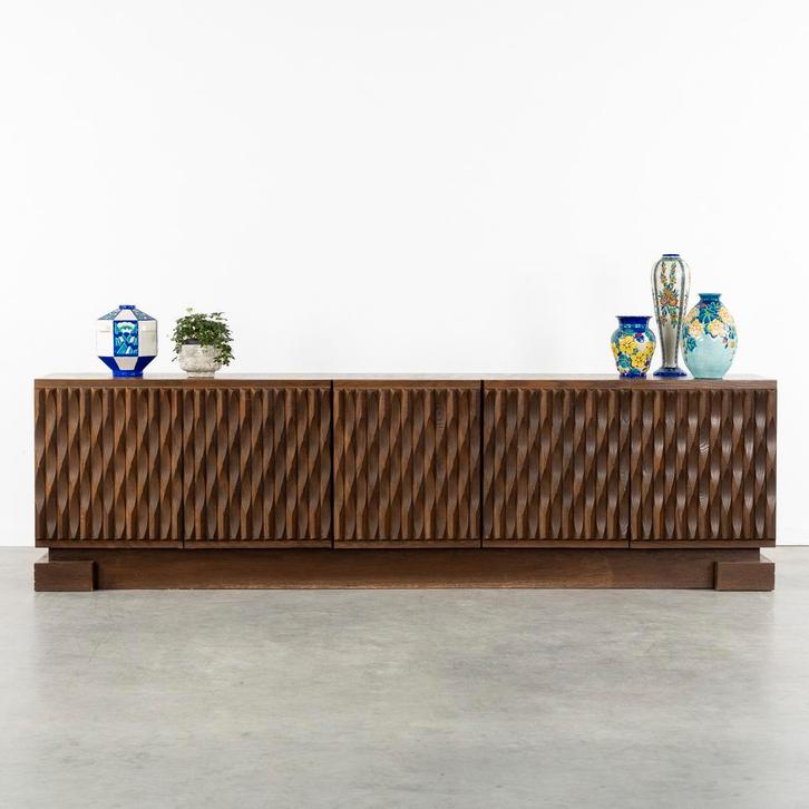 Maison Aurora, een 5-deurs Brutalistische dressoir. Circa, Antiek en Kunst, Antiek | Meubels | Kasten, Ophalen